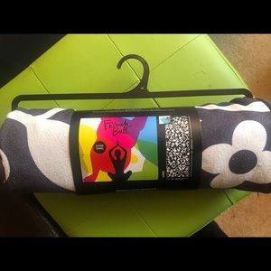 NWOT White YogaMat Towel with black & grey vines